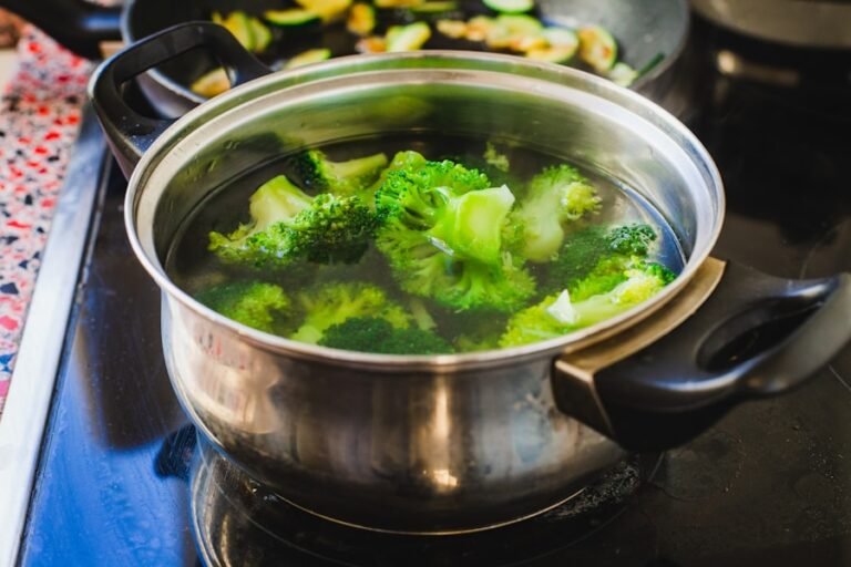 Photo How to make homemade vegetable stock?