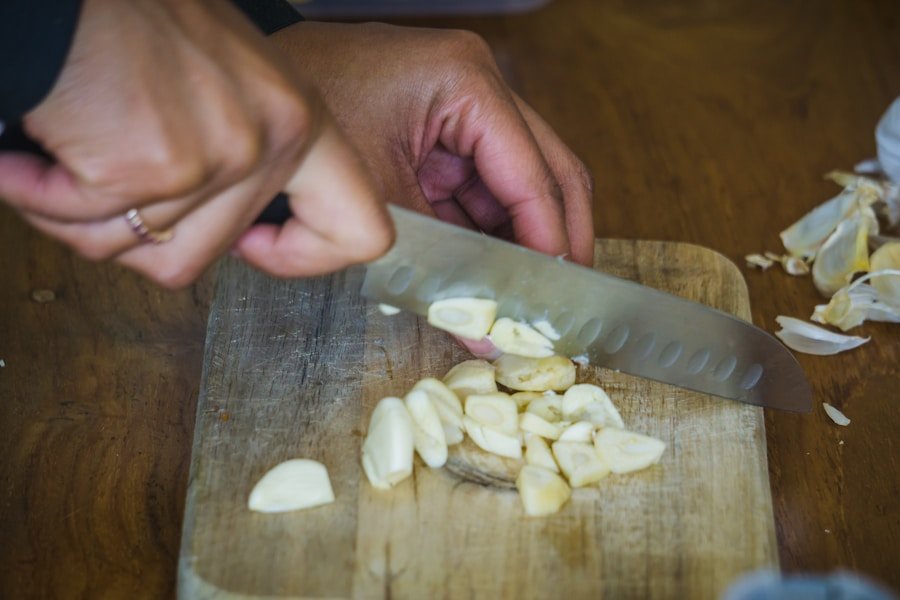 Photo How to avoid tears while cutting onions?