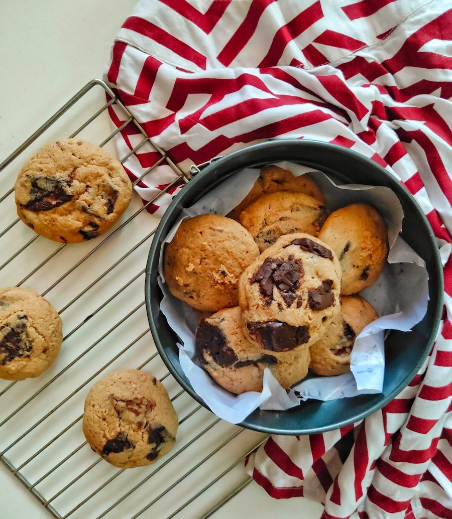 Photo How to bake chewy chocolate chip cookies?
