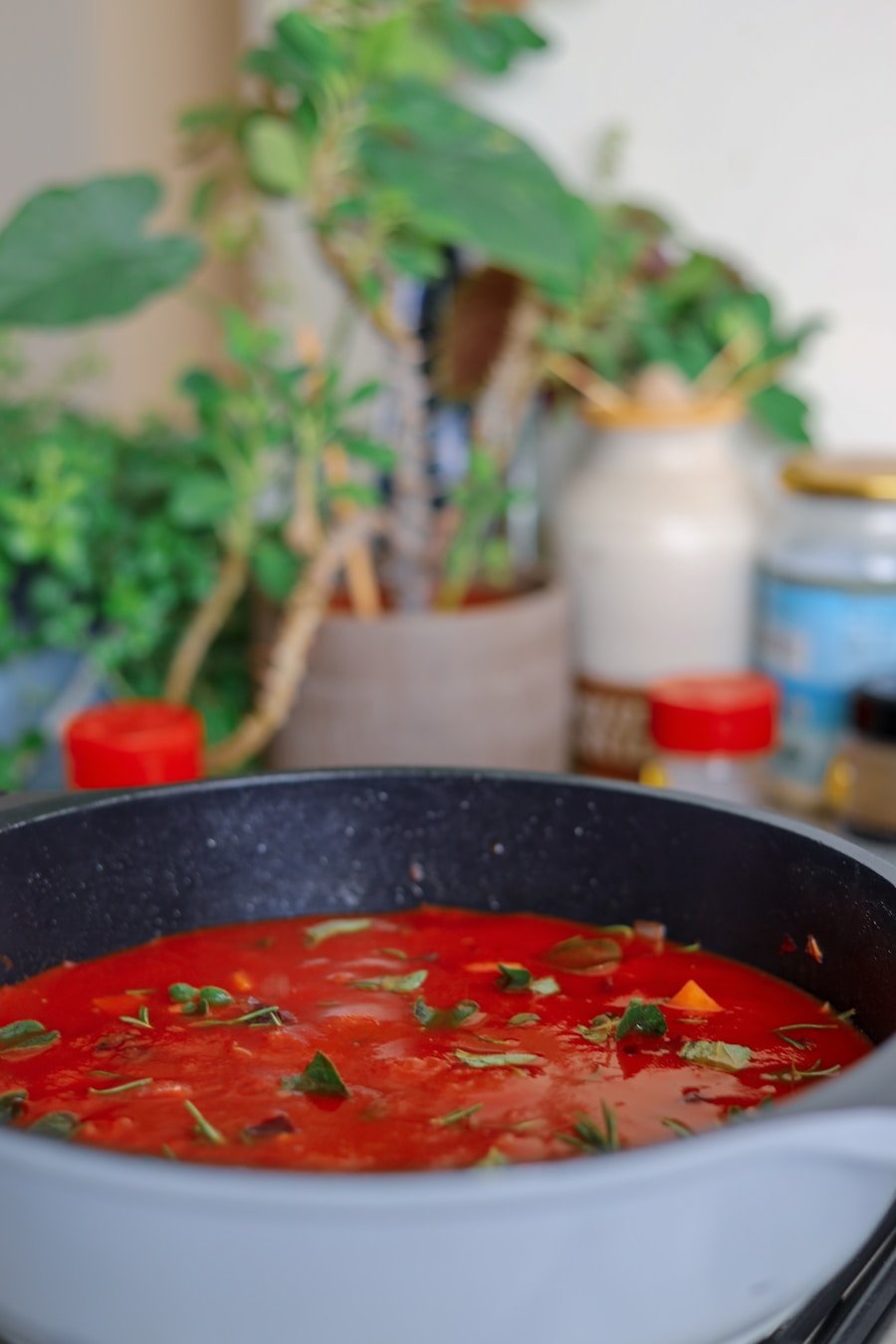 Photo How to make homemade tomato sauce from scratch?