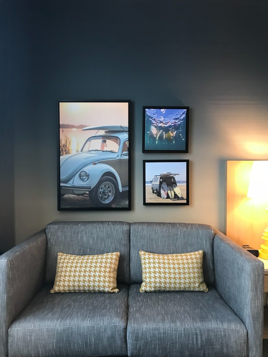 Photo How to hang pictures on a wall?