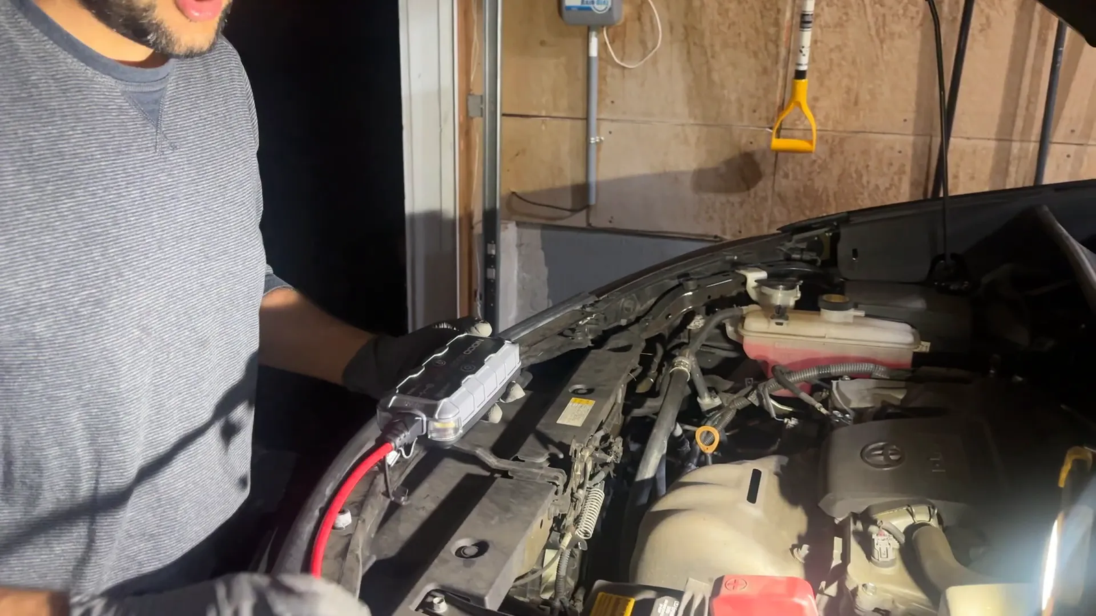 Connecting clamps to car battery terminals