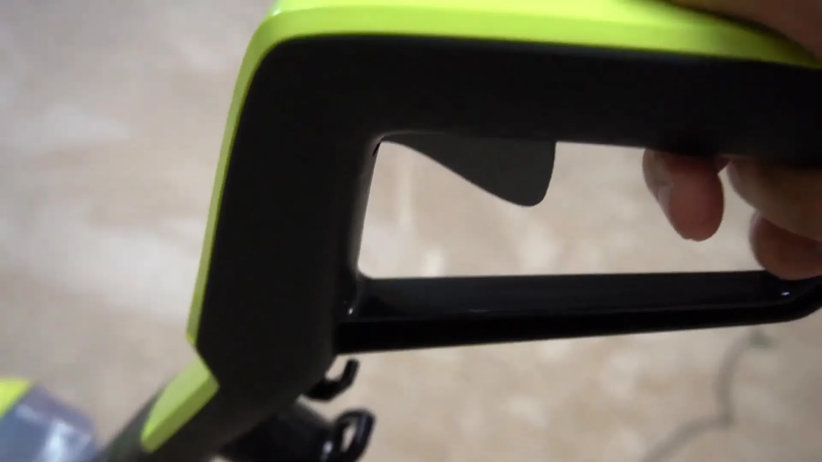 Operating buttons on Bissell TurboClean PowerBrush