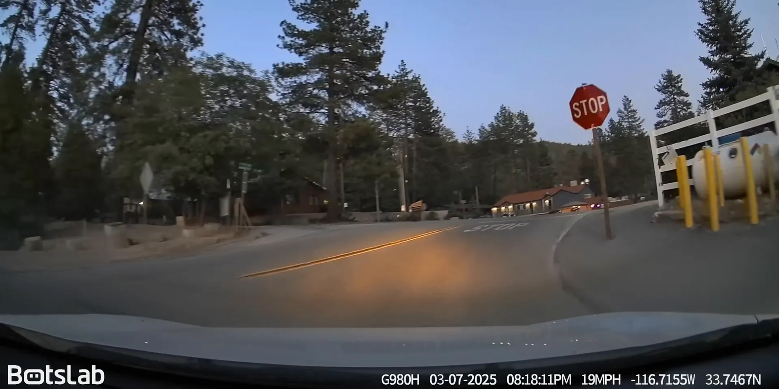 Botslab G980H dash cam showcasing 4K front and 1080p rear cameras
