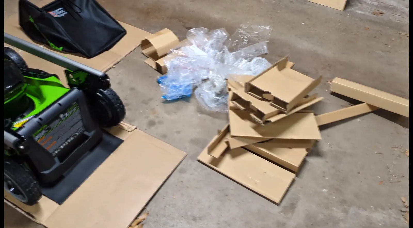 Greenworks PRO 80v lawnmower unboxing with wheels attached