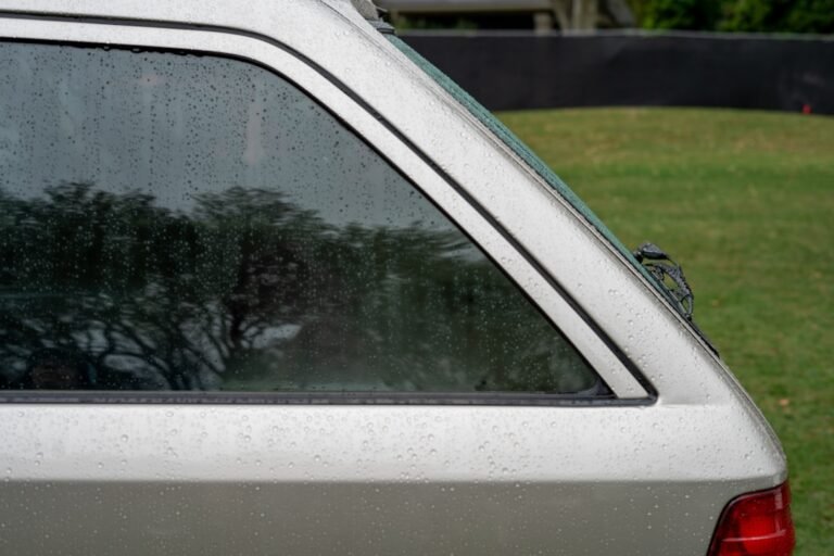 Photo clean car windows without streaks