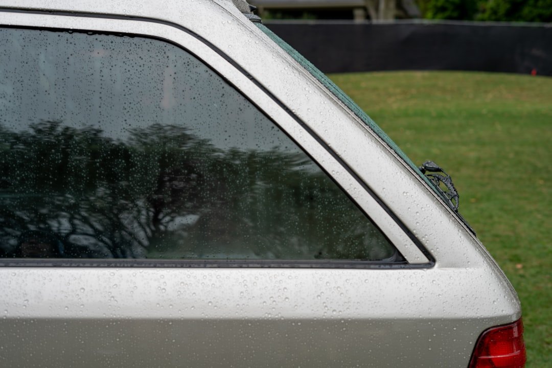Photo clean car windows without streaks