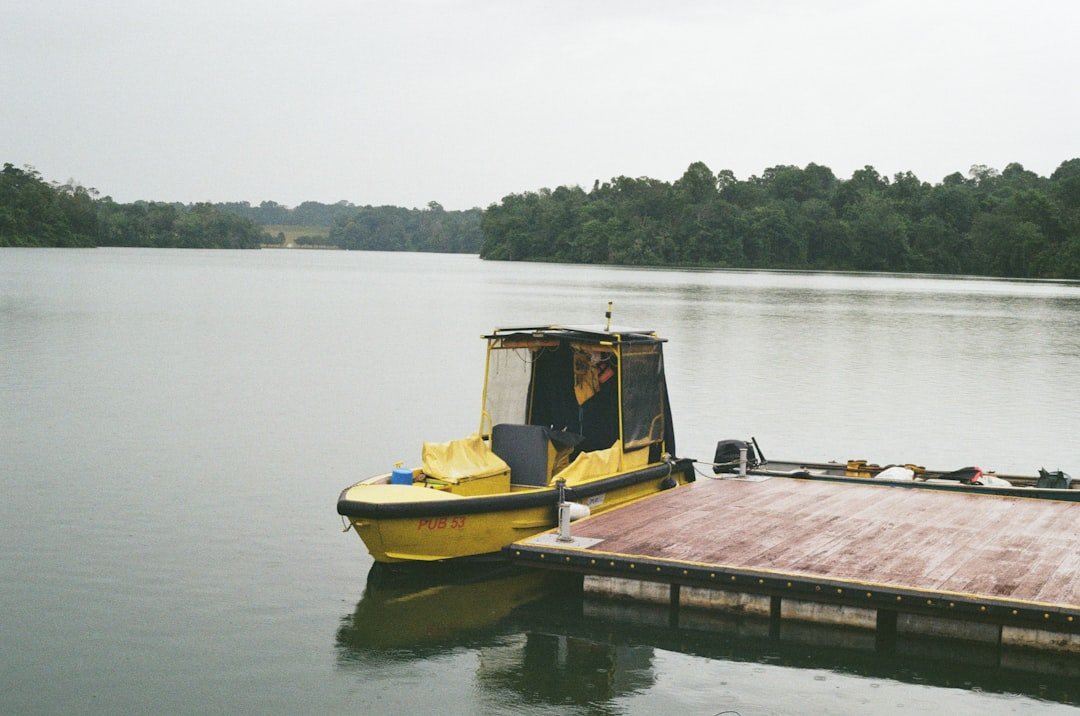 Photo truck towing boat
