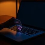 activate laptop night light
