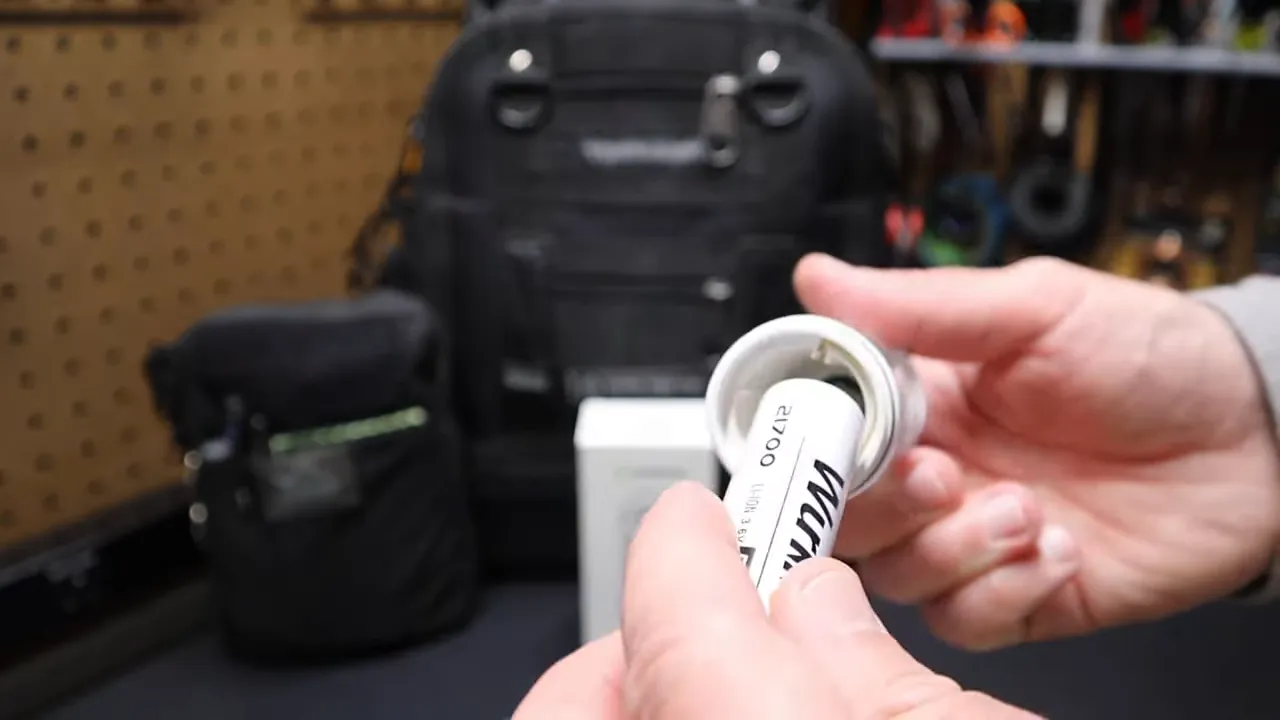 Unscrewing the bottom of the CL01 to reveal the 21700 5000mAh battery inside