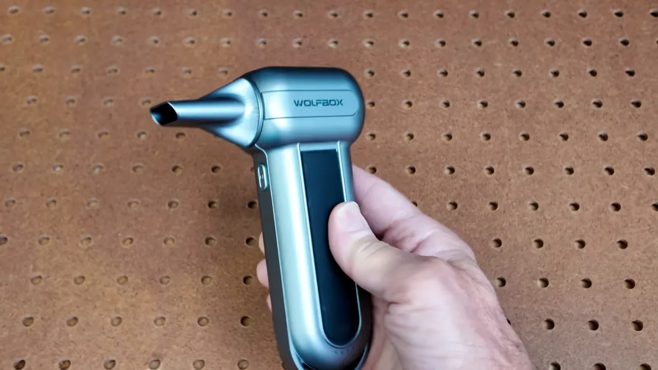 MF100 Air duster overview on a workbench